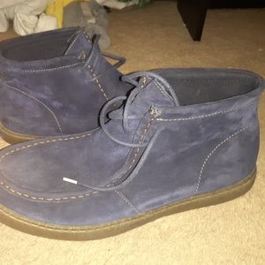 MENS HUSH PUPPIES SIZE 11.5. LIKE NEW